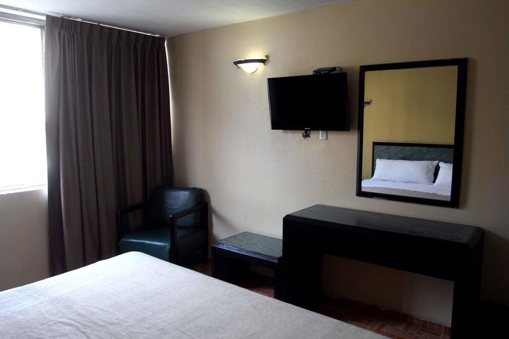 Hotel Universo Guadalajara Room photo